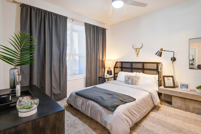 Building Photo - Windsor Addison Apartments