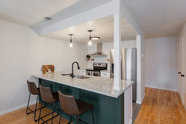 Building Photo - 235 Locust St