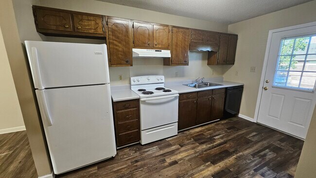 Foto del edificio - 4465 Ellis Cir NW