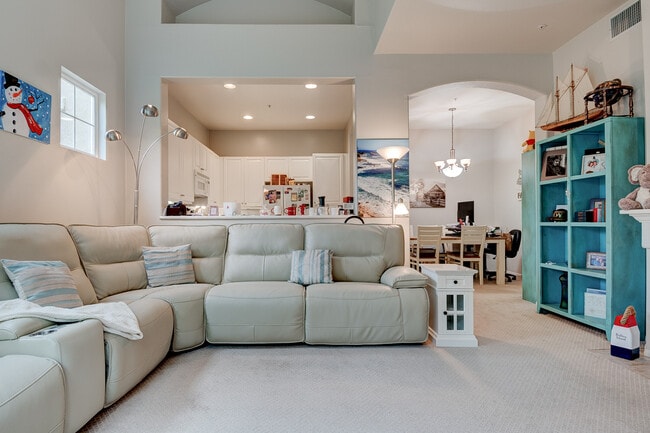 Foto del edificio - 14 Celano Ct