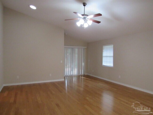 Foto del edificio - 5987 Dunridge Drive