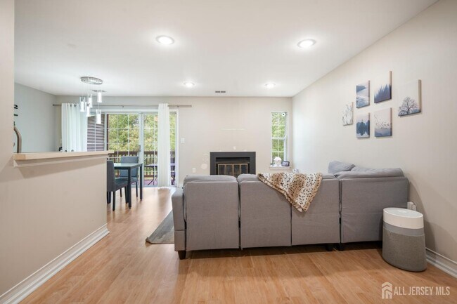 Foto del edificio - 6142 Cedar Ct