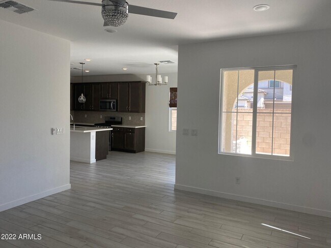 Building Photo - 823 W Gail Dr