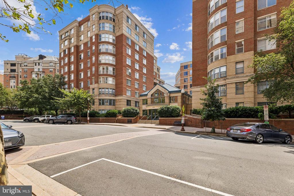 Foto principal - 3830 9th St N