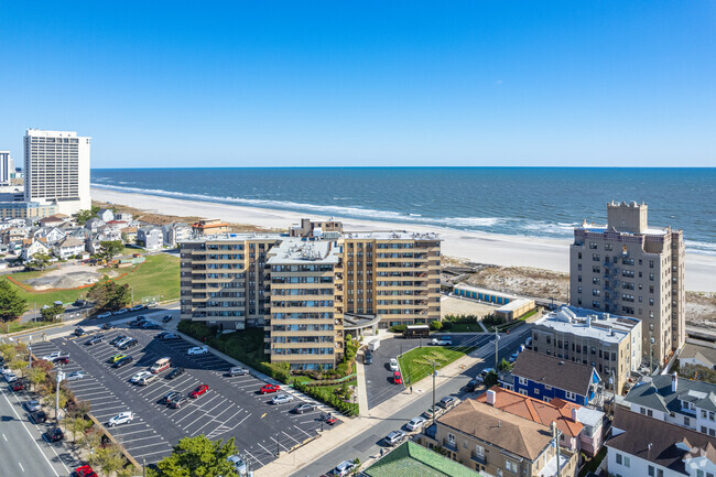 Aerial Photo - Warwick Condominiums