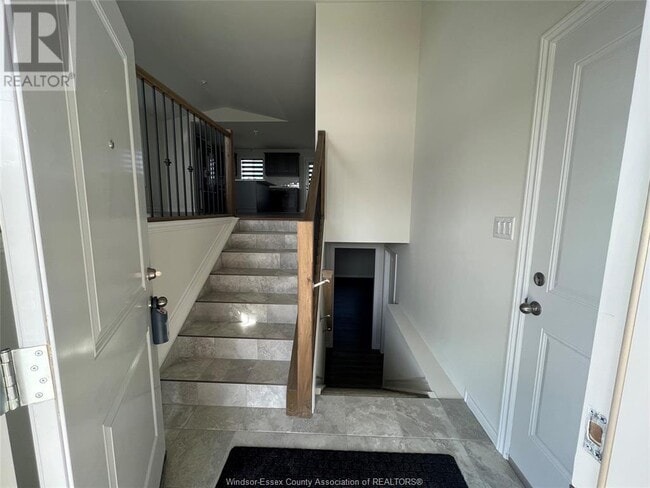 Building Photo - 390 Hemlock Ln