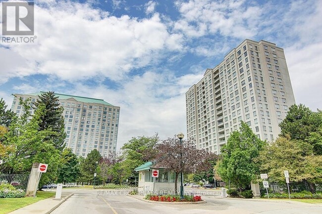 Photo du bâtiment - 2627-2627 McCowan Rd
