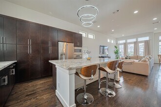 Building Photo - 1622 Ovid St