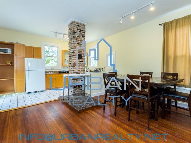 Kitchen - 70 Lake St