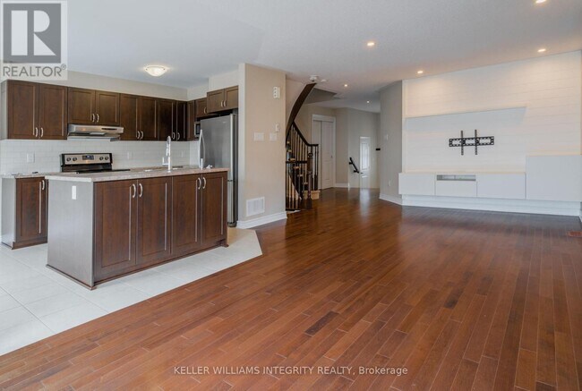 Building Photo - 71 Fallengale Cres