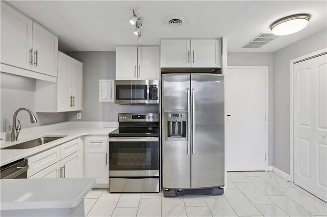 Building Photo - 3060 Pharr Ct N Northwest