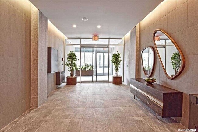 Foto del edificio - 51-35 Reeder St