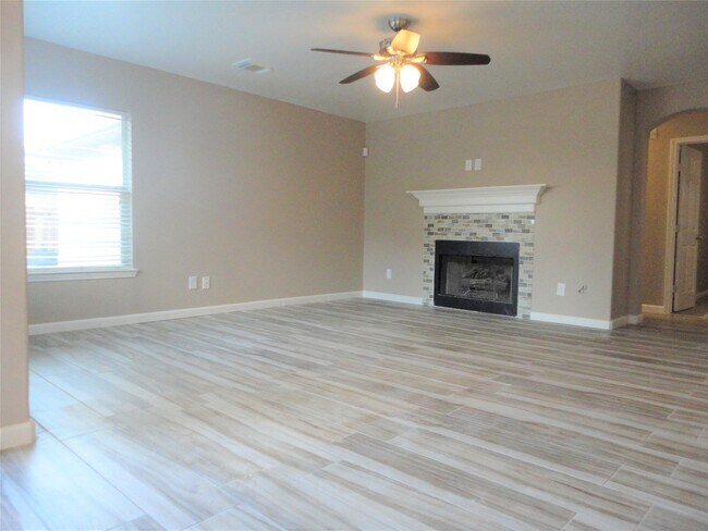 Foto del edificio - 18142 Flower Grove Ct