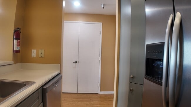 Building Photo - 655 Columbia St