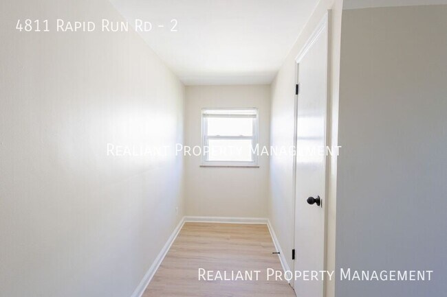 Foto del edificio - 4811 Rapid Run Rd