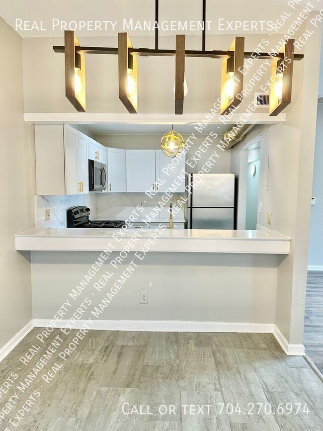 Building Photo - Cozy and inviting 2-bedroom, 2-bathroom home