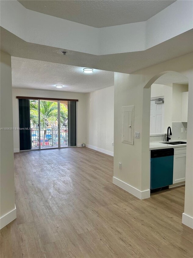 Foto principal - 6630 NW 114th Ave