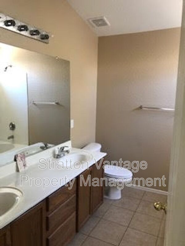 Foto del edificio - 17739 W Redfield Rd