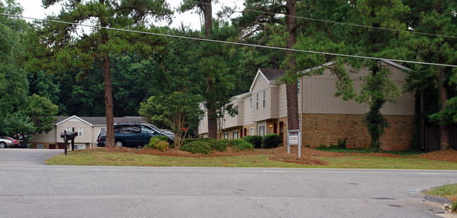 Building Photo - Woodridge Townhouse Apartments