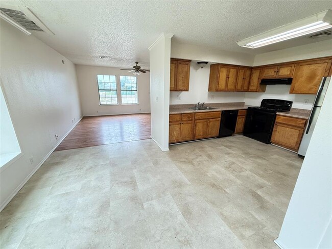 Building Photo - 107 E Moerbe