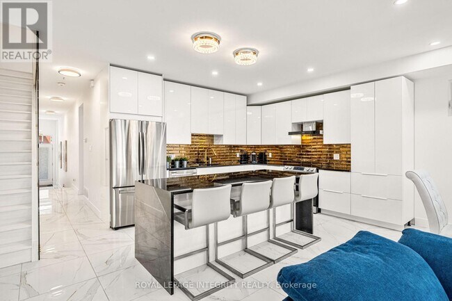 Photo du bâtiment - 266 Currell Ave