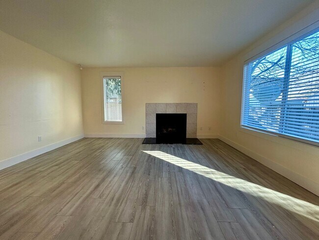 Building Photo - VA-MOV01