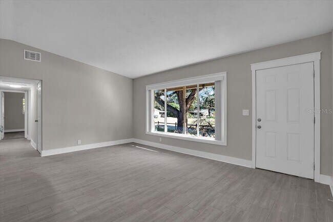 Foto del edificio - 1452 S Evergreen Ave