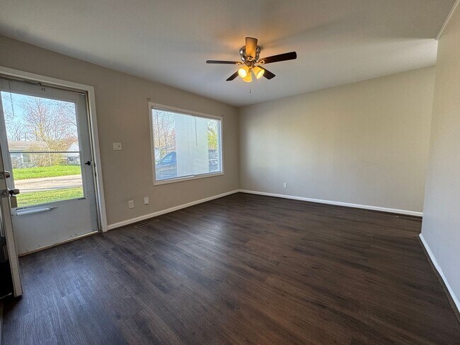 Building Photo - Updated 3 Bedroom in Southwood Neighborhood.