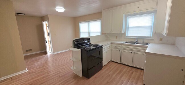 Foto del edificio - 1930 S Fremont Ave