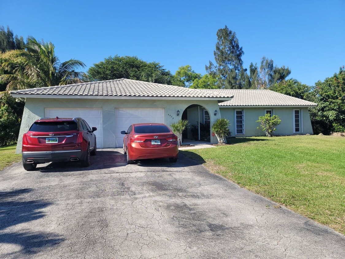 Primary Photo - 4475 SW 105th Ave
