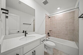 Building Photo - 21643 Lampeter River Ln