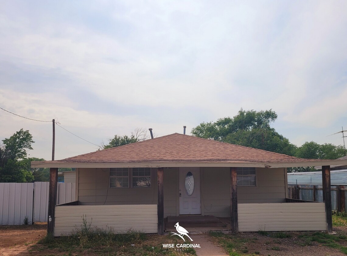 Primary Photo - 1021 S Westside Ave