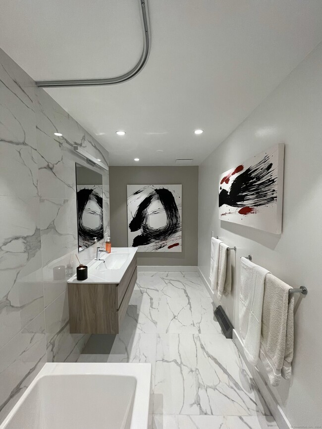 Foto del edificio - 329 Norfolk Rd