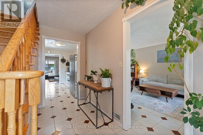 Building Photo - 126 Harding Ave