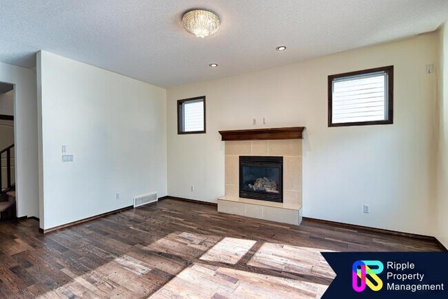 Photo du bâtiment - 5.0 bedroom in Calgary Alberta T3P 1E5