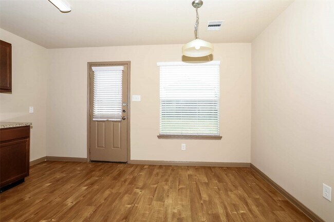 Foto del edificio - 5630 Long Arbor Ln