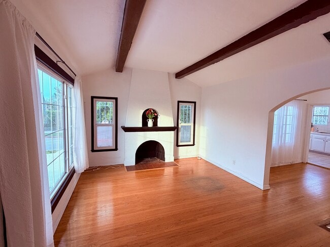 Building Photo - 6000 4th Ave