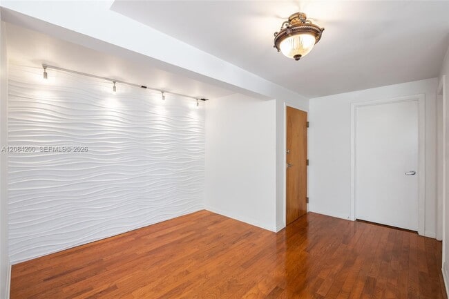 Building Photo - 1542 Drexel Ave