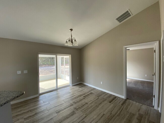 Foto del edificio - Custom Home - Desirable SW Ocala Neighborhood 3/2/2 **WON'T LAST**