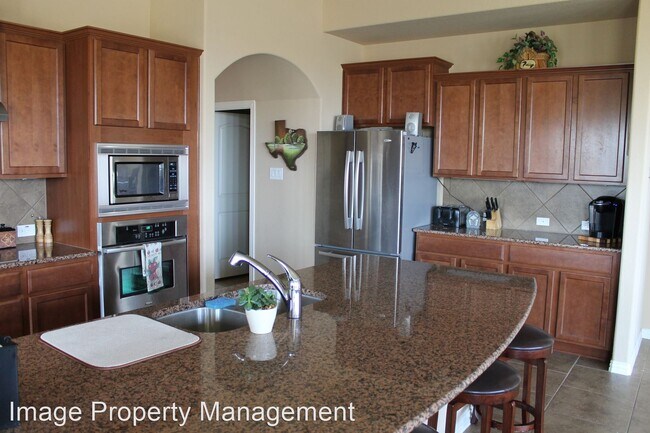 Foto del edificio - 5 br, 3.5 bath House - 2011 Tall Chief