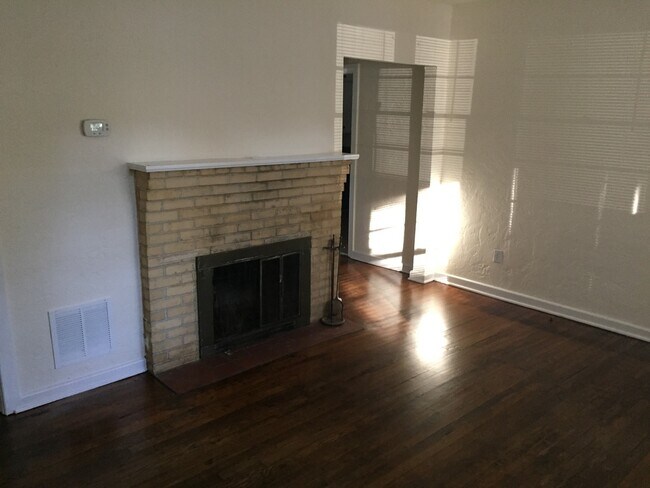 Foto del edificio - Sublease with the option to Renew. Near UF...