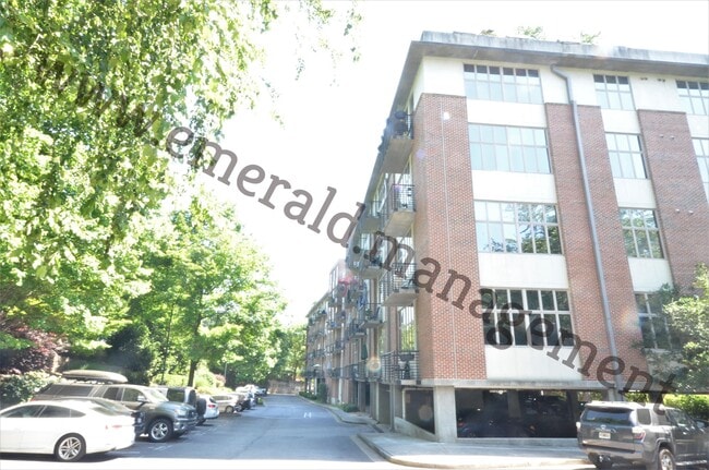 Foto del edificio - 640 Glen Iris Dr NE