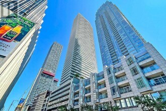 Building Photo - 2221 Yonge St