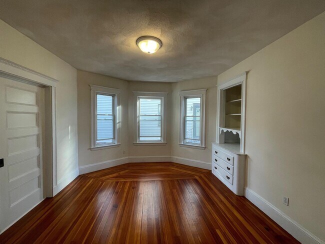 Foto del edificio - 32 Pearson Rd