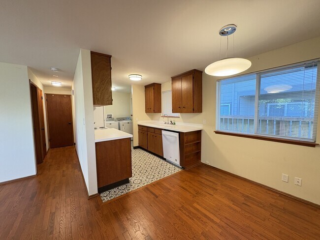 Kitchen, Hall - 527 Wells Ave N