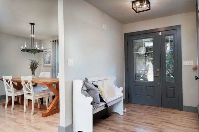 Foto del edificio - Warm & Cozy Home in Springfield!