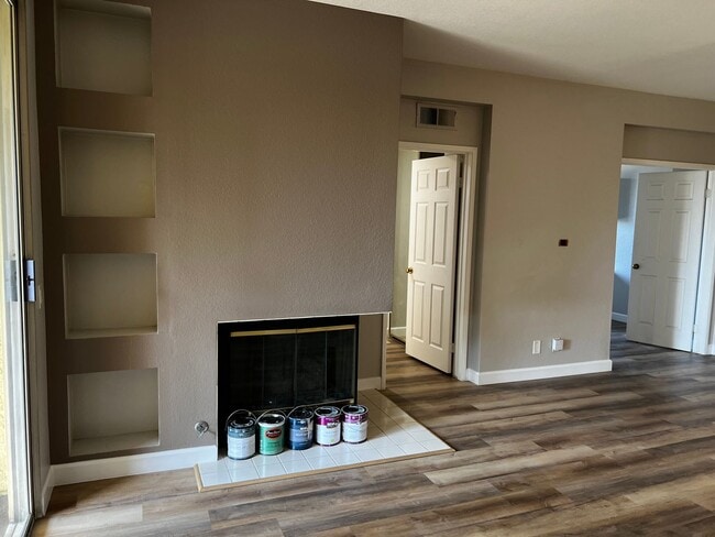 Building Photo - 3 Bed 2 Bath Condo For Rent in Whittier, S...