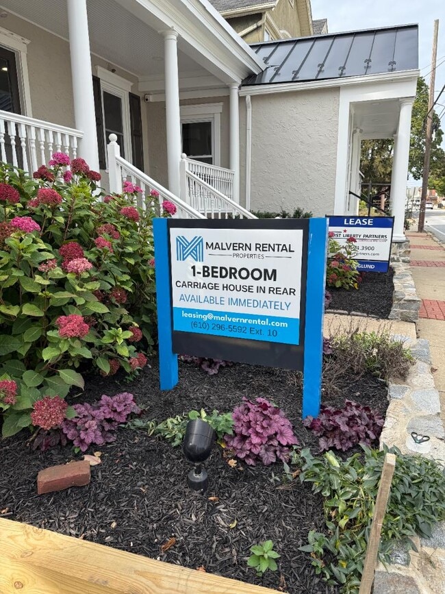 Photo - 222 E King St Apartment