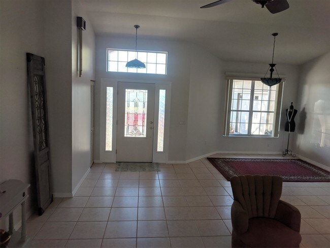 Building Photo - 409 W Hillmoor Ln