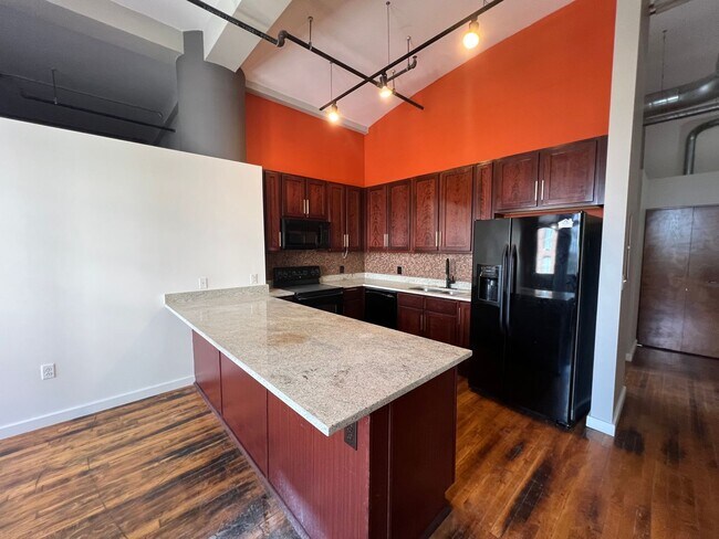 Foto del edificio - Updated Two Bedroom Loft Available Downtown!